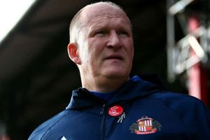 Sacked Grayson hoping for Sunderland resurgence