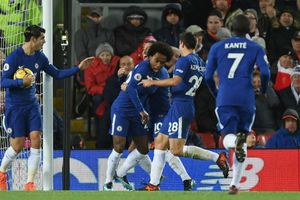 Liverpool 1 Chelsea 1: Willian's stroke of luck denies Salah his moment