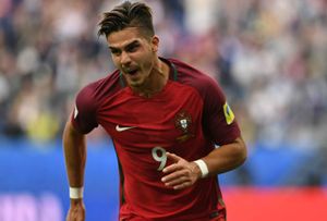 Arsenal look to sign up Silva in January