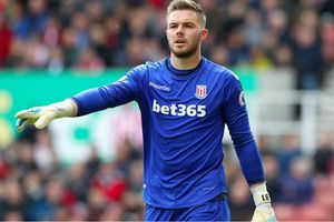 Stoke goalkeeper Butland eyes Liverpool move
