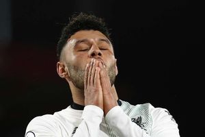 Wenger questions Oxlade-Chamberlain's Liverpool move
