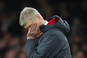 Arsenal were 'paralysed' in first half, says Wenger