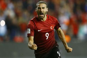 Everton set to sign Turkish international Tosun