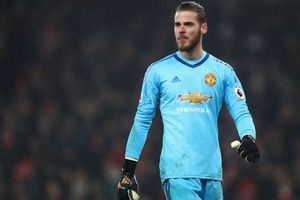 De Gea is United's third best goalkeeper, jokes Mourinho