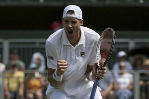 It's wedding bells for Isner