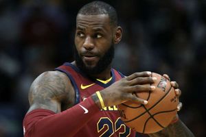 LeBron leads shorthanded Cavaliers past 76ers