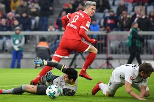 Bayern Munich 3 Hannover 1: Lewandowski makes history as leaders go six clear