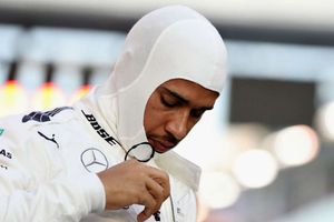 Hamilton apologises over 'boys in princess dresses' post