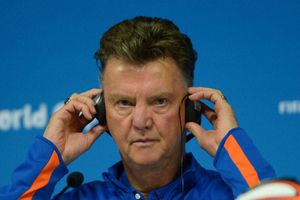 Louis van Gaal urges Daley Blind to move to Barcelona
