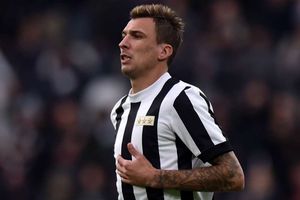 Mandzukic, Howedes out of Napoli showdown