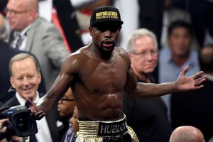 Dana White says Floyd Mayweather Jr in talks for UFC deal