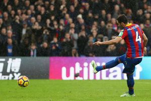 EPL: Milivojevic misses late penalty for Palace as Man City's winning run ends