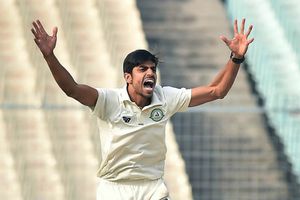 Gurbani takes four as Vidarbha peg back Karnataka