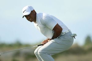 Woods leads before Hoffman hits front in the Bahamas