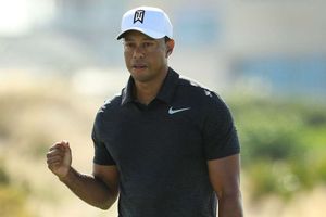 Woods impresses on return as Fleetwood edges clear