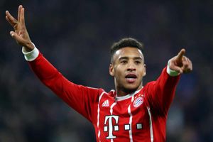 Bayern go past PSG. United enter last 16. Barcelona labour to win