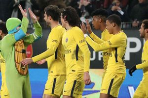 Ninja Turtles invade pitch during PSG clash