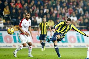 Tottenham want to use contract clause to recall striker Vincent Janssen