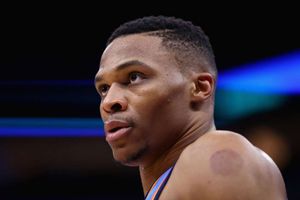 NBA: Westbrook's triple-double leads Thunder past Spurs, Warriors dominate Heat