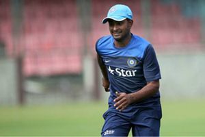 Hyderabad skipper Rayudu protests; delays match