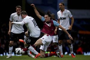 Chelsea keen on signing former Liverpool flop Carroll