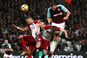 West Ham 2 West Brom 1: Carroll's last-gasp winner deepens Baggies' misery