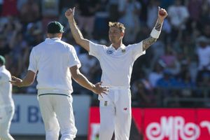 It wasn't the Smith-broken-hand-moment but I'll take it: Steyn