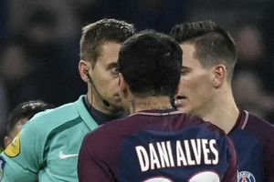 PSG's Alves gets three-game ban for referee confrontation