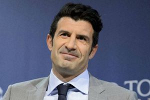 Figo to swap football boots for golf club