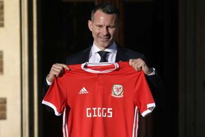 Giggs had counselling after Old Trafford exit