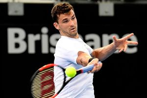 Watch as Grigor Dimitrov crosses the net to help an injured Kyle Edmund in Brisbane International