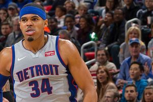 NBA: Harris leads Pistons as Rockets crash, Curry stars in Warriors win
