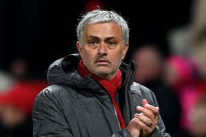 Mourinho 'not unconfident' Manchester United will sign Sanchez