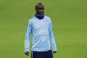Manchester United eye bargain Lassana Diarra deal