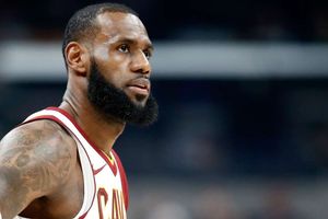 NBA: LeBron struggles in loss to Timberwolves, Lowry injured