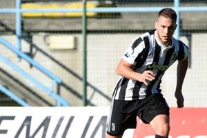 Wolfsburg fight Schalke for Juventus youngster Pjaca