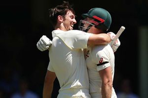 Ashes: England melt in Sydney heat as Marsh brothers and Lyon leave Australia poised