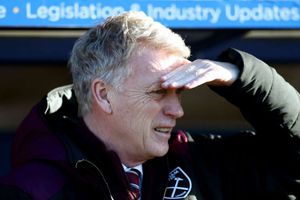 Moyes slams West Ham after frustrating Shrewsbury draw