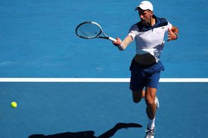 Djokovic outlasts Monfils in Melbourne heat