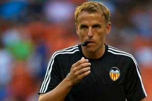 Phil Neville emerges as leading candidate for Eng women head coach role