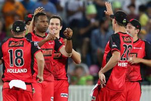BBL: Melbourne Renegades hold off Sydney Thunder fightback