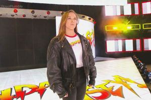 Former UFC champ Ronda Rousey joins WWE