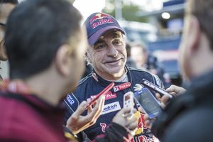 Sainz takes Dakar lead, Al Attiyah back in contention