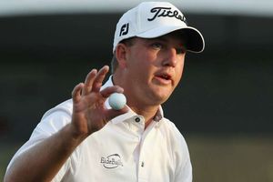 Tom Hoge hits the front at Sony Open after missile scare