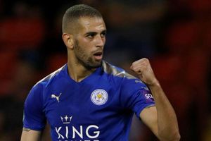 Chelsea look to sign up Leicester's Slimani on loan