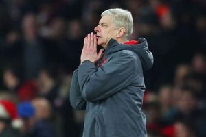 'Surprised and shocked' Wenger stands by referee criticism