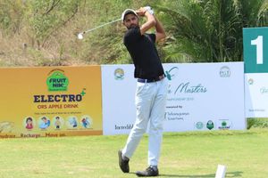 Red hot Cheema storms to commanding four-shot lead