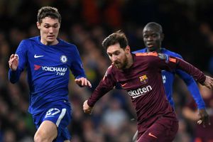 Conte defends 'incredible' Christensen after Barcelona error
