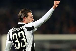 Bernardeschi haunts Viola as Juventus go top