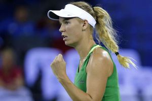 Headline acts Wozniacki and Halep through in Doha